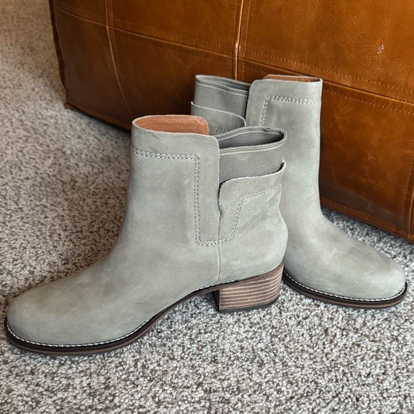NWOB Lucky Brand Hirsi Booties - Picture 7 of 7